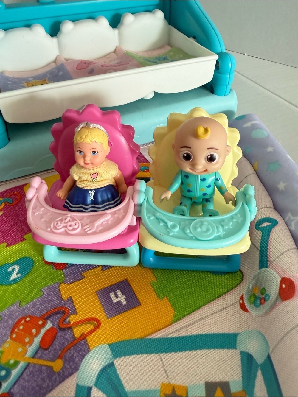 Fisher-Price Little People 1-2-3 Babies Play date Musical Playset & Accessories - Picture 12 of 17